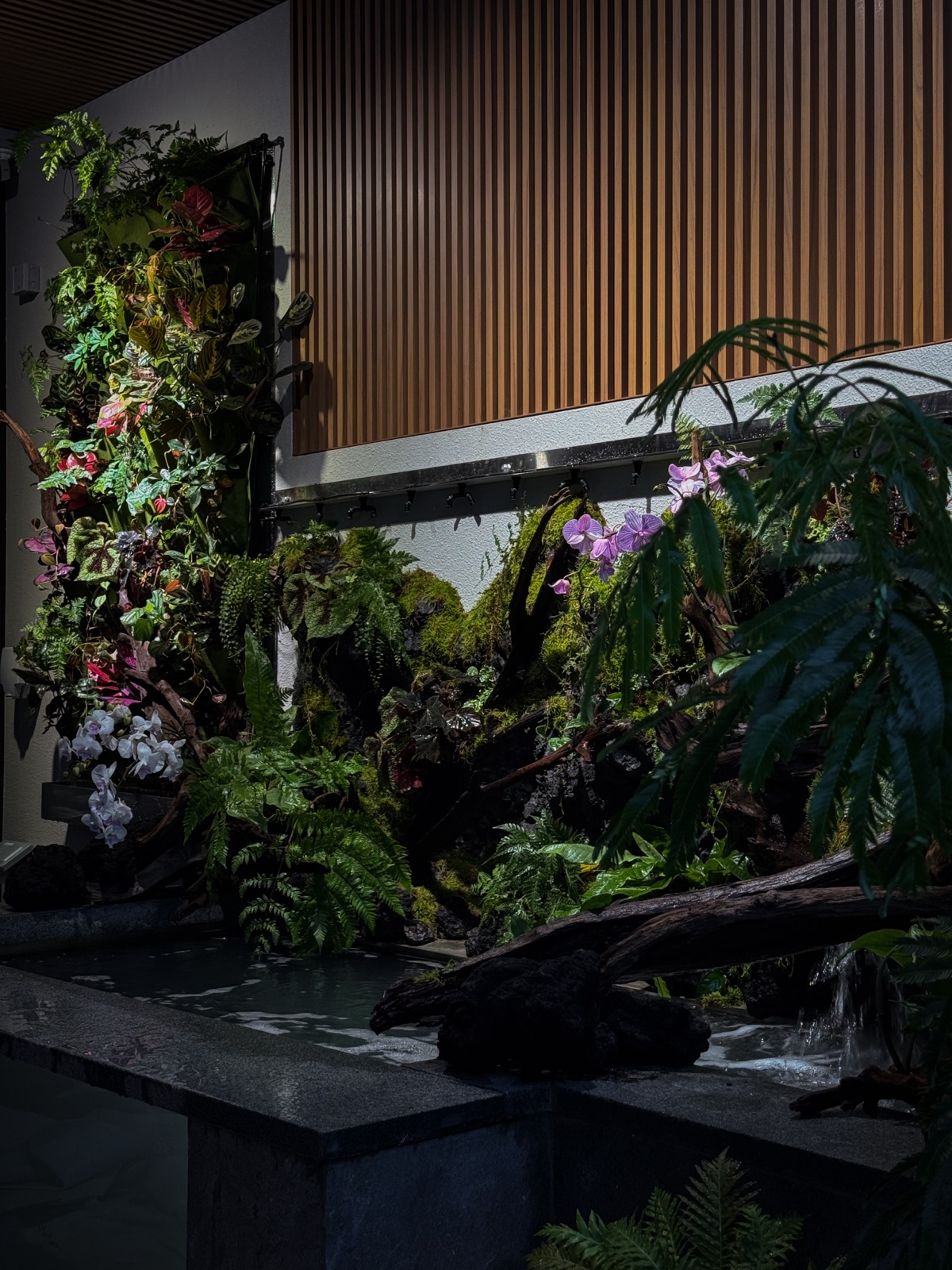 Naturalistic Pondscape: the planted shoreline up close